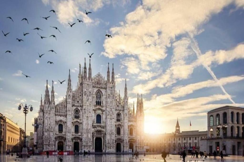 Ad Un Passo Dal Duomo Elegante Appartamento Wifi ميلان المظهر الخارجي الصورة